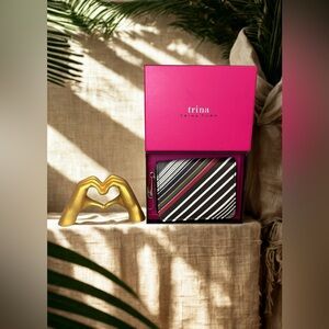 🖤🩷TRINA TURK🖤🩷Multi Color Striped Small Zip Around Card Case in Gift Box/NWT